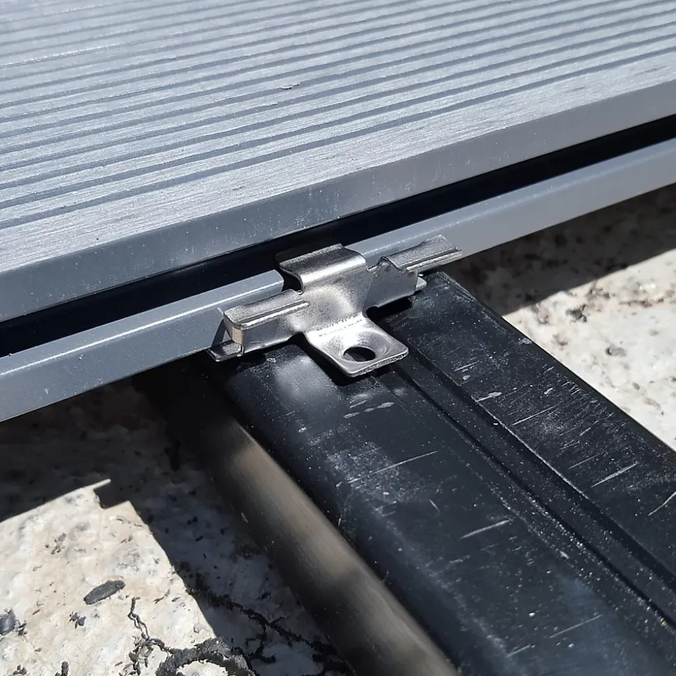 100 clips et vis inox pour lame de terrasse composite alvéolaire Greendeck R