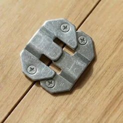 4 Ferrures d'accrochage Acier zingué 42 x 26 mm