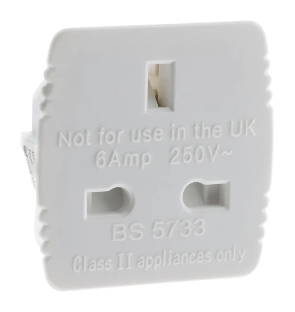 Adaptateur prise voyage France vers UK - Zenitech