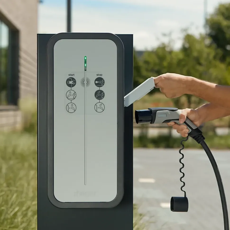 Borne de recharge pour voiture électrique Witty Share 22 kW avec prises T2S. RFID et OCPP - HAGER - XEV1R22T2