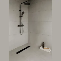 Caniveau de douche KODY L.70 cm verre noir et inox, siphon anti-odeurs, drainage performant -SANIVERRE