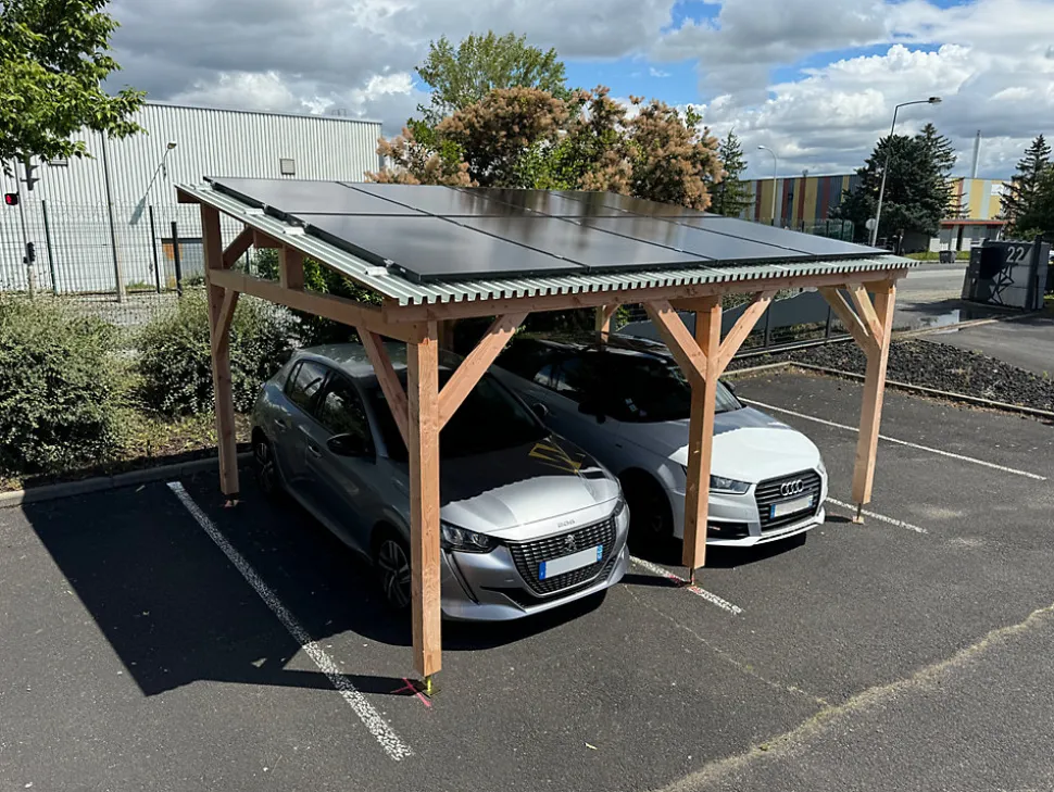 Carport solaire avec panneaux photovoltaïques design 3000 Ultrawatt