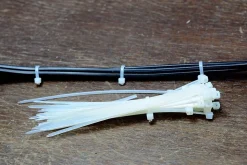 Colliers de fixation en nylon. Blancs. 2,5x100 - 100pces