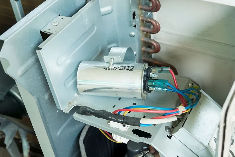 Condensateur de démarrage pour moteurs électriques, 450V, capacité : 20 microfarad, 4 broches / M8