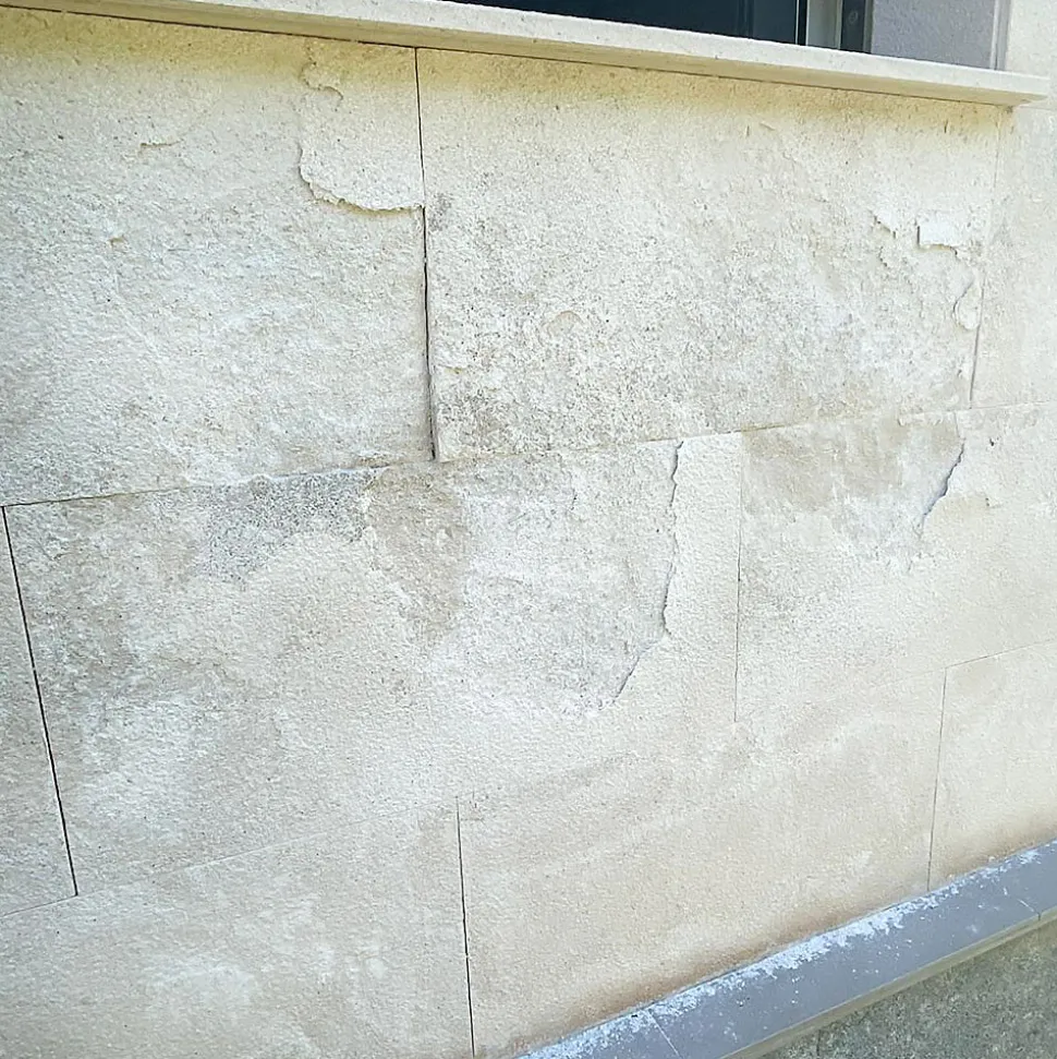 Consolidator KS Strong (25L). Compacte surfaces et murs fortement endommagés avec des glissements grès. Arrêtez la désintégration