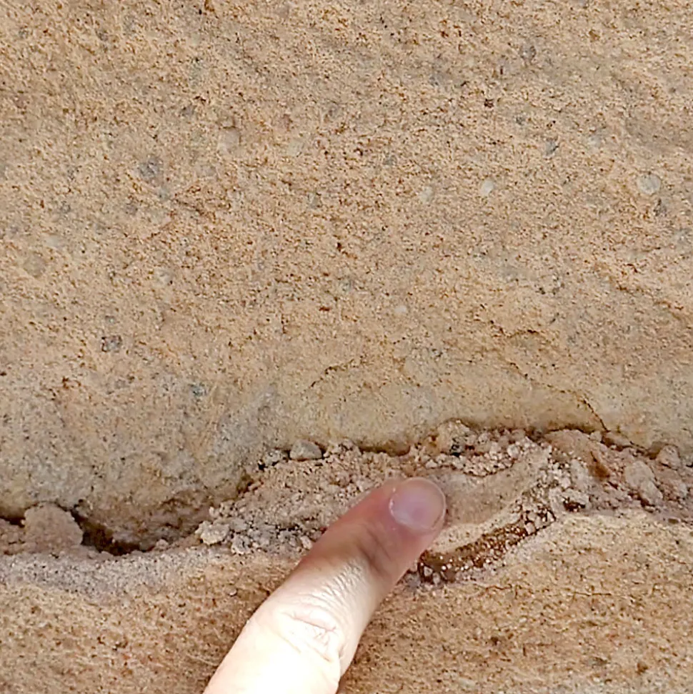 Consolidator KS Strong (25L). Compacte surfaces et murs fortement endommagés avec des glissements grès. Arrêtez la désintégration
