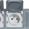 Double prise 2P+T + obturateur saillie Plexo gris Legrand