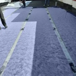Feuille d'étanchéité Cumifelt pour terrasses (10mx1m) - Empêche les fuites d'eau sur les toitures, balcons couverts...