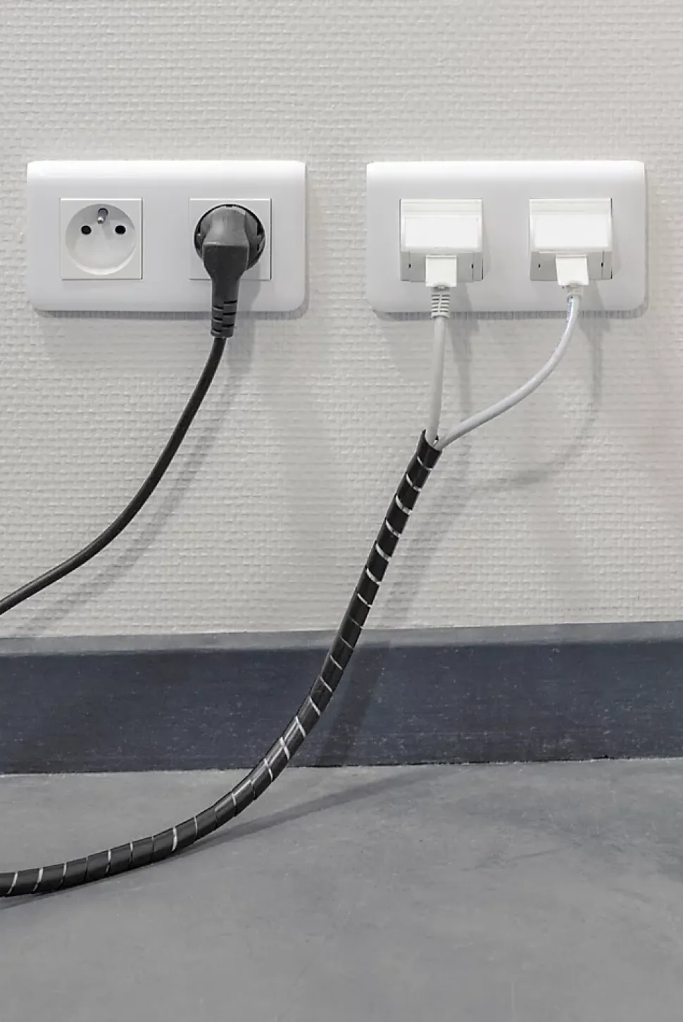 Gaine range-câbles en spirale Diall noir ø 9 à 80 mm x 2,5 m