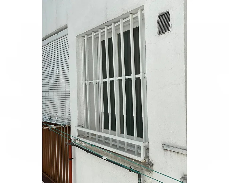 Grille de défense réglable pour fenêtre (largeur et hauteur) de 55x55 cm à 100x100 cm blanche