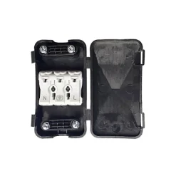 Kit de raccordement avec boîte de protection pour câbles et double serre-câble