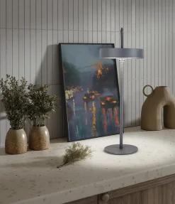 Lampe de table LED rechargeable magnétique 'ELLA' pour l'extérieur et l'intérieur, en métal et plastique gris, hauteur 35 cm