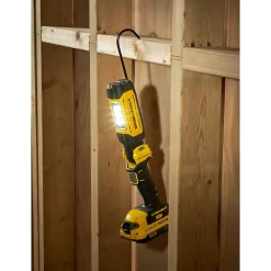 Lampe torche Stanley Fatmax SFMCL050B-XJ V20 18V (sans batterie)