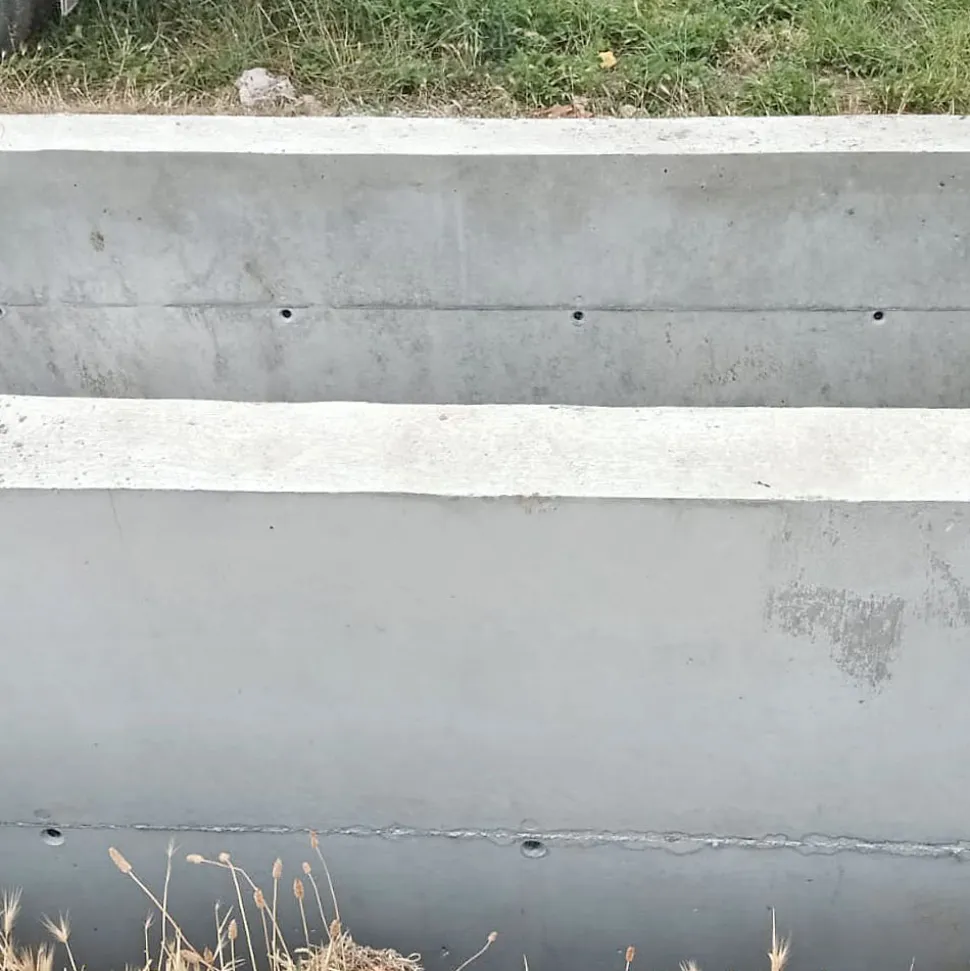 Lot 25 Bouchon d'étanchéité hydro-expansible pour tubes muraux. Se dilate avec eau, obturant trous dans murs après le décoffrage
