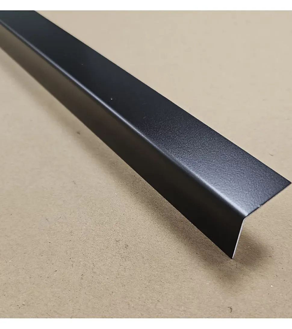 Lot 5 Cornières d'angle RAL 9005 Sat Noir - épaisseur 1mm - Long 150 cm (4 cm x 4,5 cm )