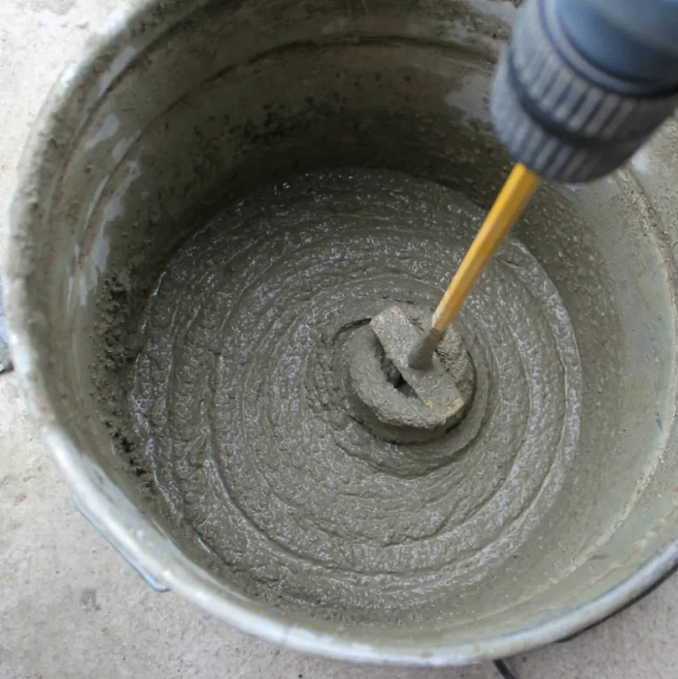 Mortier sec anti-sel (5 kg). Crée une couche isolante sur le mur qui empêche l'apparition de taches de sel causées par l'humidité