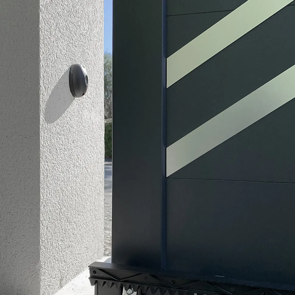 Motorisation solaire Avidsen Zenia SE avec digicode pour portail coulissant