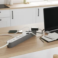 Multiprise 6 prises + 2 USB Jacobsen 1.5 m blanche