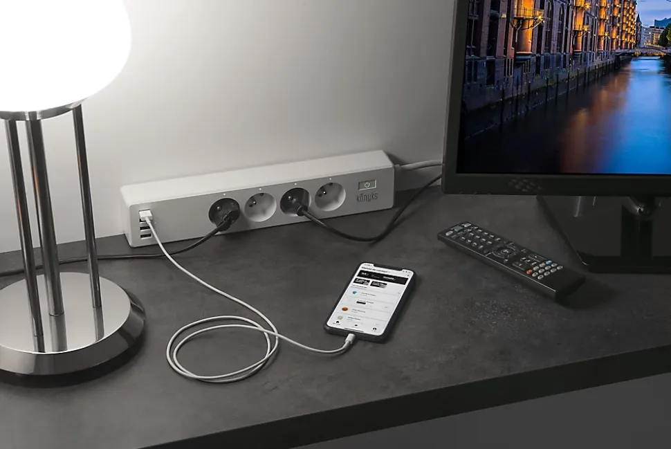 Multiprise connectée Wi-Fi 4 prises 220V + 4 USB 1.8m Konyks