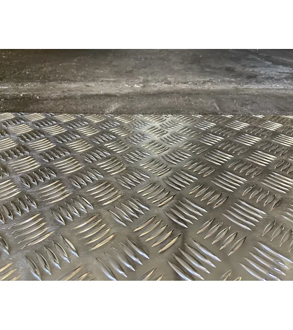 Plaque Aluminium Strié, ép. 2/3mm, Hauteur 55cm x Largeur 120cm