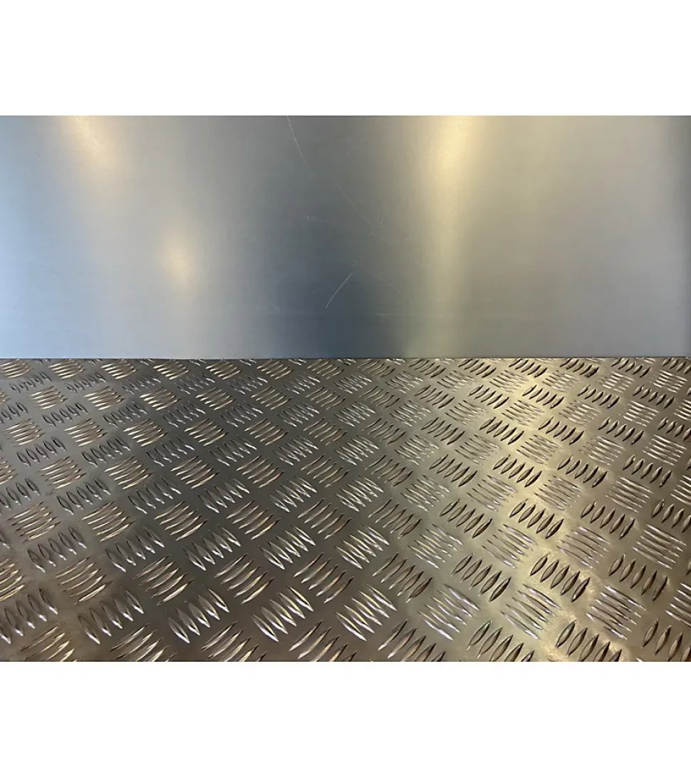 Plaque Aluminium Strié, ép. 2/3mm, Hauteur 55cm x Largeur 120cm