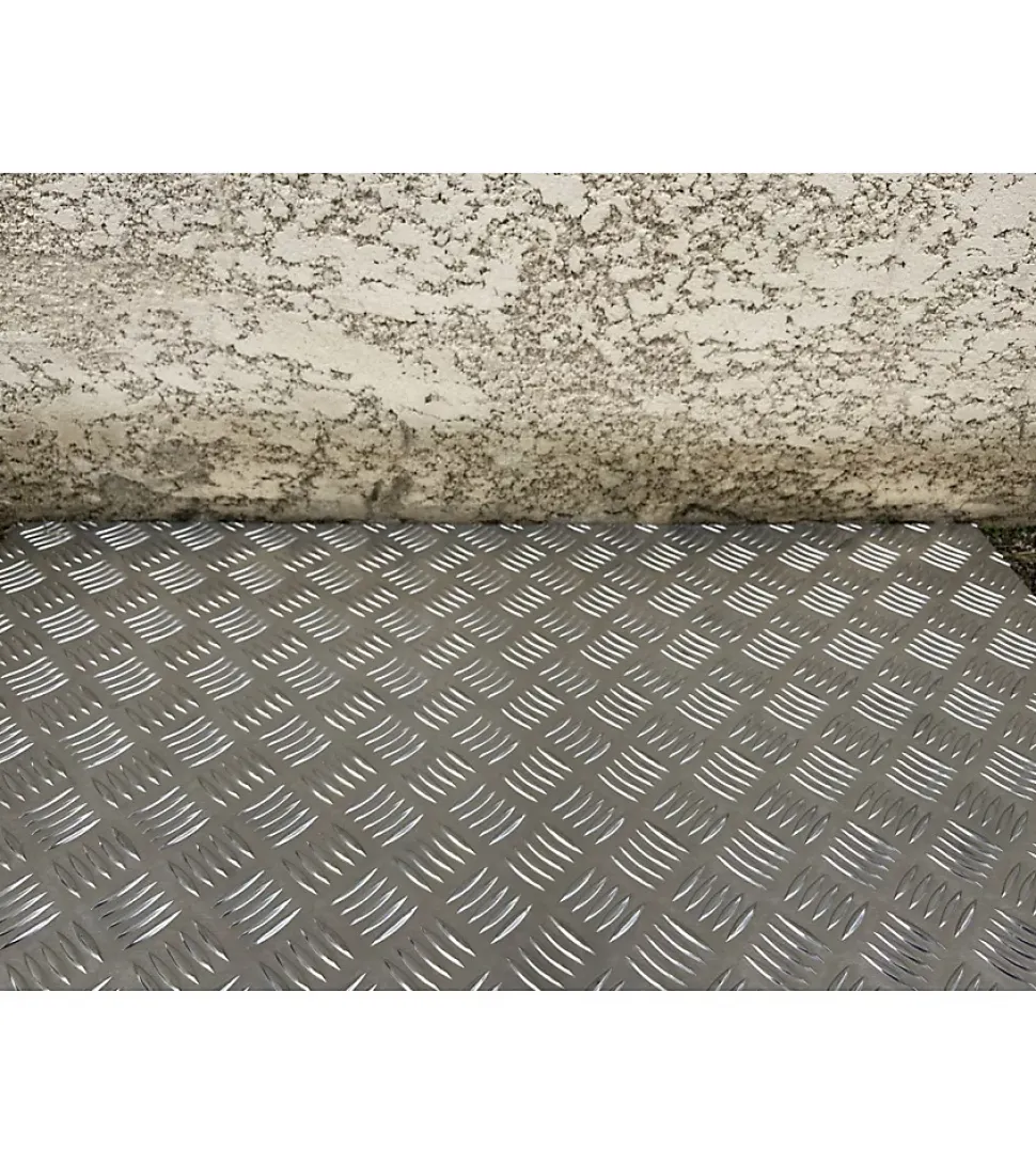 Plaque Aluminium Strié, ép. 2/3mm, Hauteur 45cm x Largeur 110cm