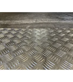 Plaque Aluminium Strié, ép. 2/3mm, Hauteur 10cm x Largeur 130cm
