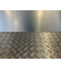 Plaque Aluminium Strié, ép. 2/3mm, Hauteur 40cm x Largeur 140cm