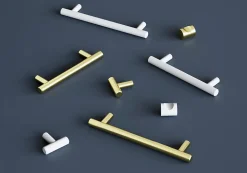 Poignée de meuble en T GoodHome Dizel acier effet laiton satin doré l.136mm x l.12mm x H. 35mm entraxe 96mm