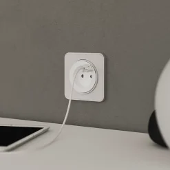 Prise avec terre + 1 x USB-C Jacobsen Espen blanc à composer