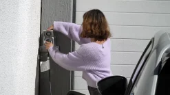 Prise de courant étanche Legrand Green'up pour véhicule électrique + patère de sécurité