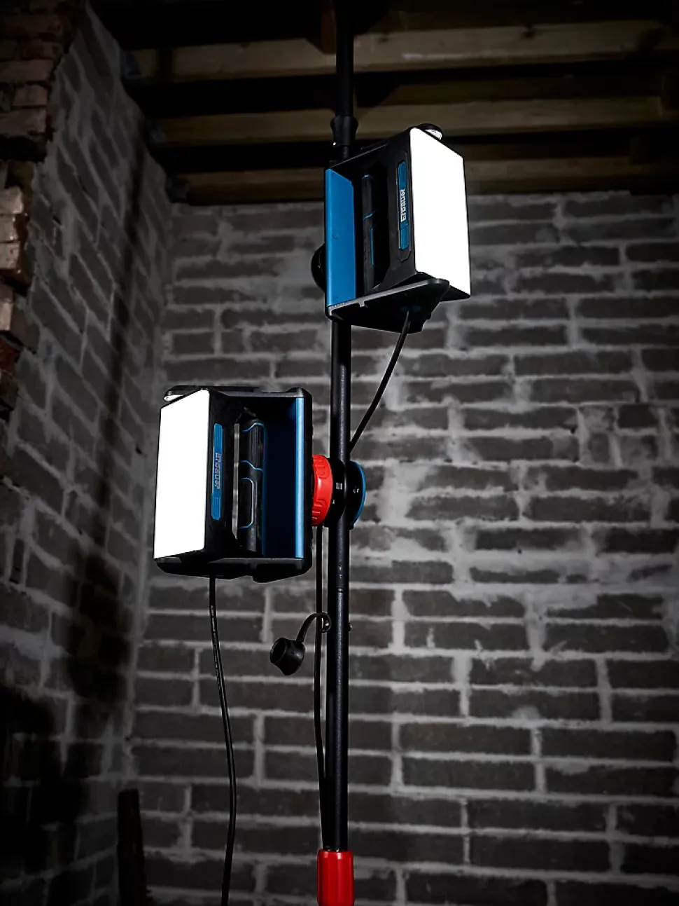 Projecteur de chantier double sur pied Erbauer 2000 lumens