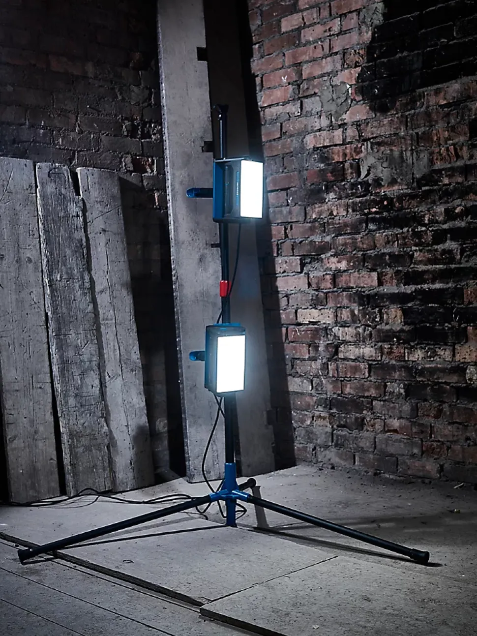Projecteur de chantier double sur pied Erbauer 2000 lumens