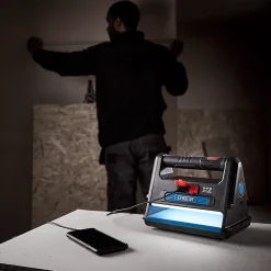 Projecteur de chantier Erbauer sur batterie + USB 2000 lumens sans fil