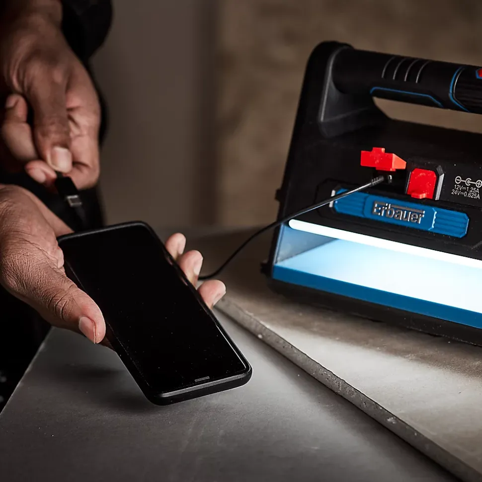 Projecteur de chantier Erbauer sur batterie + USB 2000 lumens sans fil