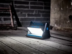 Projecteur de chantier Erbauer sur batterie 3000 lumens