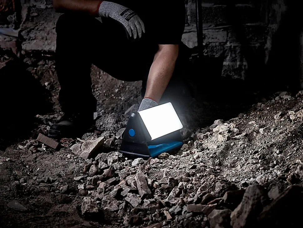 Projecteur de chantier Erbauer sur batterie 3000 lumens