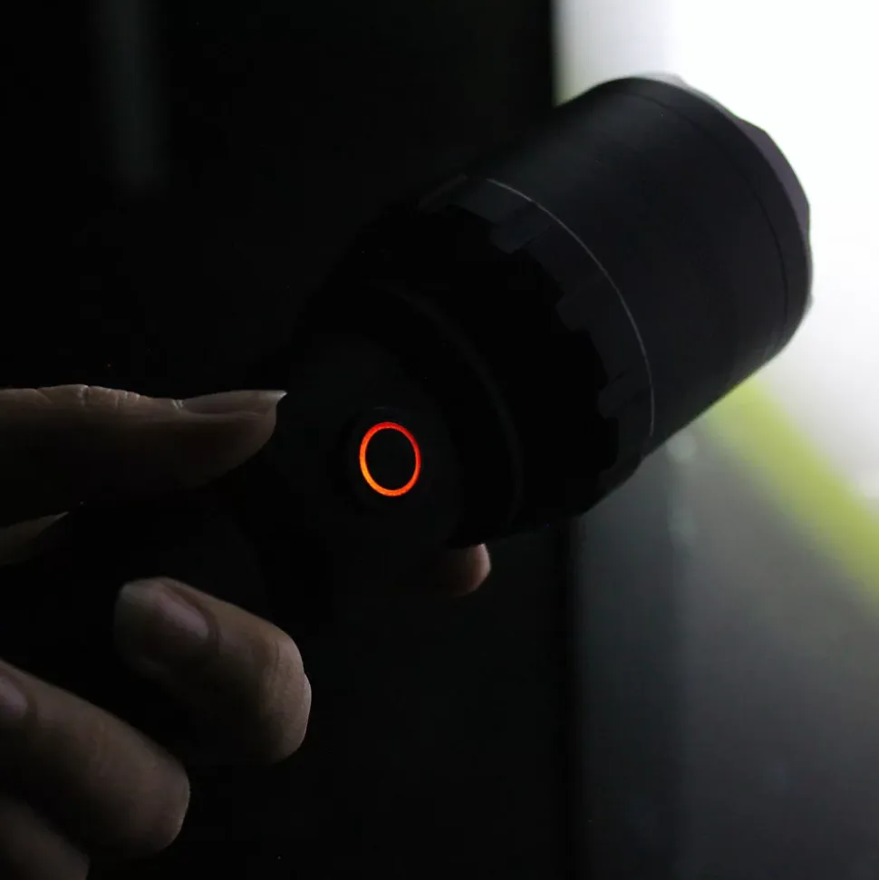 Torche Ultra Power 10000 Lumens FISHTEC LED COB Faisceau 300 m Aluminium Rechargeable 4 Modes Zoom